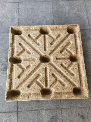 Duurzame geperste houten pallets met een uitzettingspercentage van minder dan 5 procent, geschikt voor langeafstandstransport en intern gebruik.